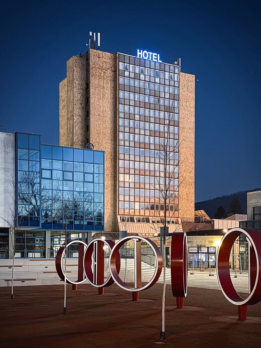 Předprostor muzea + komplex 3 budov (bývalé MNV, „Anex“, Včelín) – foto 5